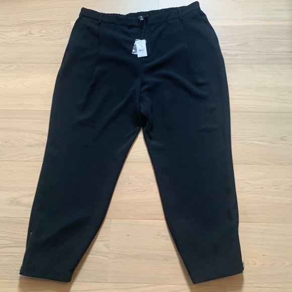 Jogger style dress pants - Picture 1 of 8